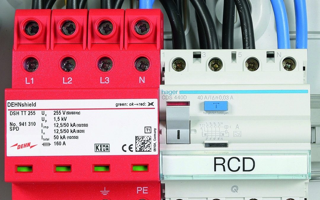 Hogyan védekezzünk a túlfeszültség ellen?